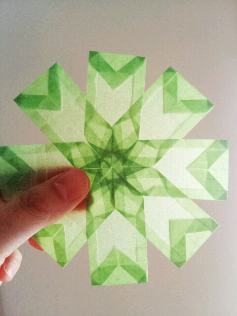 ガーベラの折り方 ひかりとり紙 トランスパレントスター 折り紙 透かし折り紙研究部 うっとりがみ