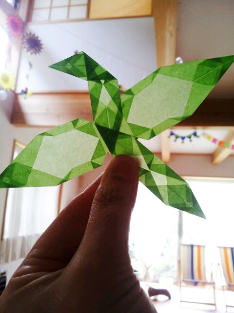 七夕飾り工作シリーズ６ 飛び立つ鶴の折り方 ひかりとり紙 トランスパレントペーパー 折り紙 透かし折り紙研究部 うっとりがみ